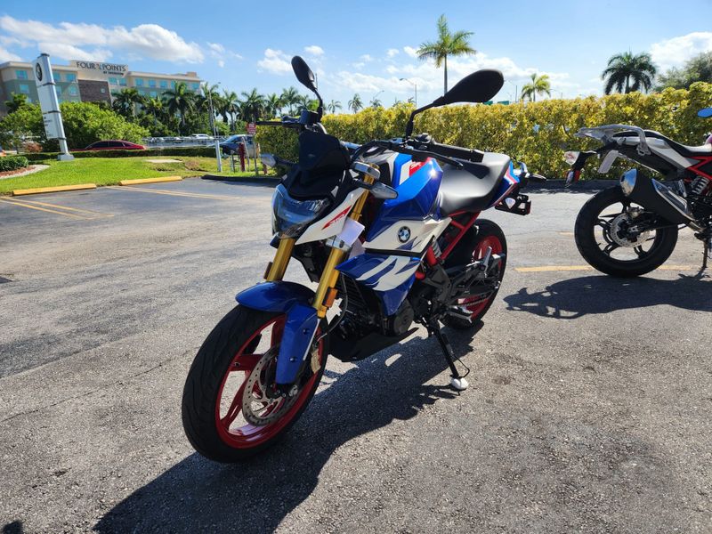 2024 BMW G 310 R Image 3