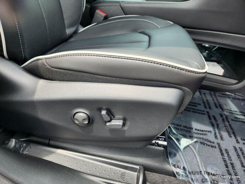 New 2025 Chrysler Pacifica LimitedImage 31