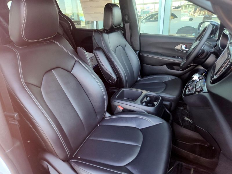 New 2026 Chrysler Voyager Lx