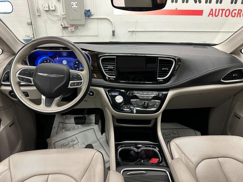 2021 Chrysler Pacifica LimitedImage 29