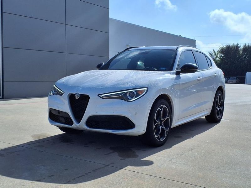 2022 Alfa Romeo Stelvio VeloceImage 2