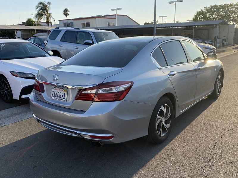 2017 Honda Accord Sedan LXImage 3