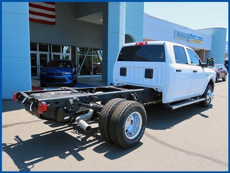 2024 RAM 3500 Chassis Cab TradesmanImage 7