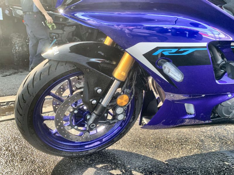 Used 2025 Yamaha YZF-R7 CA Image 10