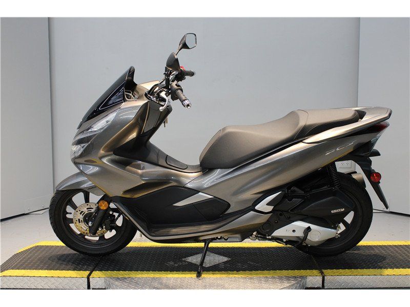 2019 Honda PCX150ABS  in a Gray exterior color. Greater Boston Motorsports 781-583-1799 pixelmotiondemo.com 