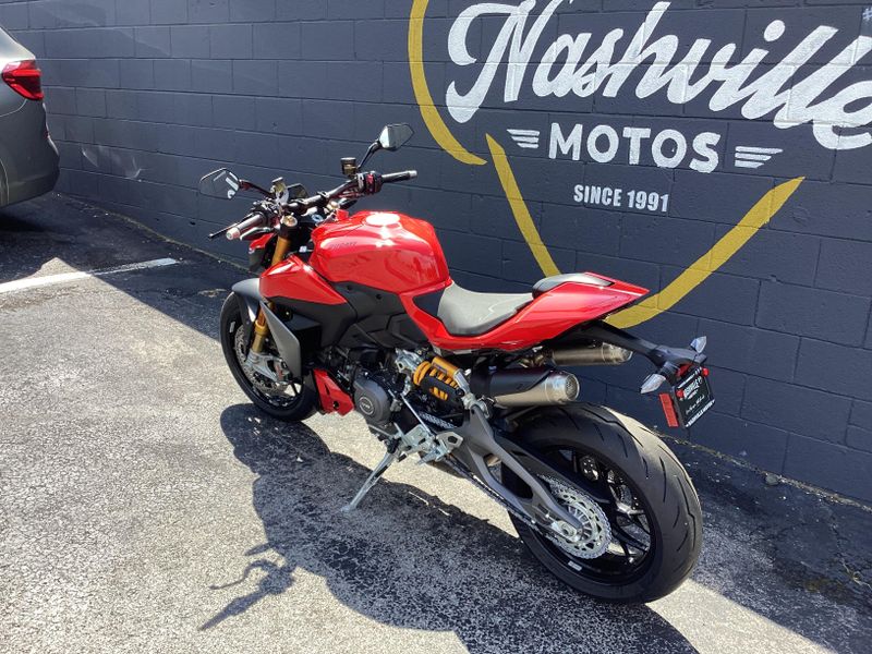New 2025 Ducati STREETFIGHTER V2S 