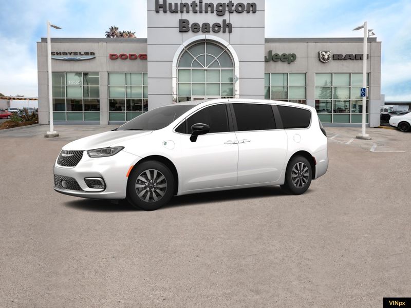 2025 Chrysler Pacifica Hybrid SelectImage 2