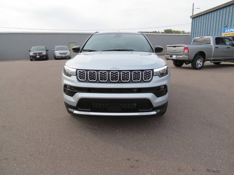 Used 2024 Jeep Compass Limited 4x4 4dr SUVImage 3