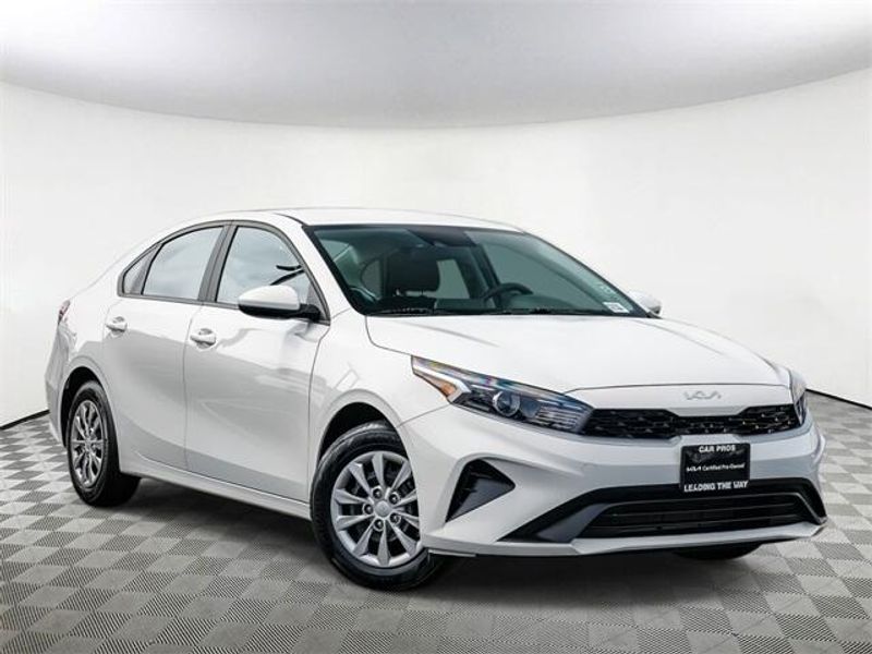 2024 Kia Forte LXImage 2