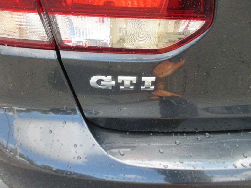 2010 Volkswagen GTI Image 11