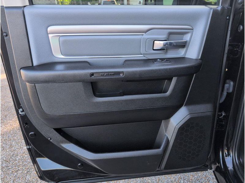 2023 RAM 1500 Classic SLTImage 28