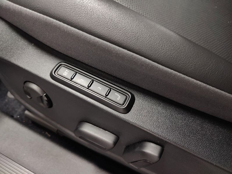 Used 2024 Volkswagen ID.4 S w/ Glass RoofImage 15