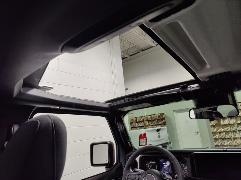 2024 Jeep Wrangler Sport S 3.6L 4x4 w/ ConvenienceImage 23