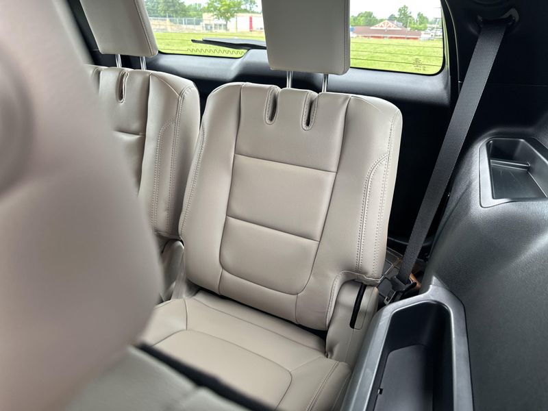 2019 Ford Explorer LimitedImage 16