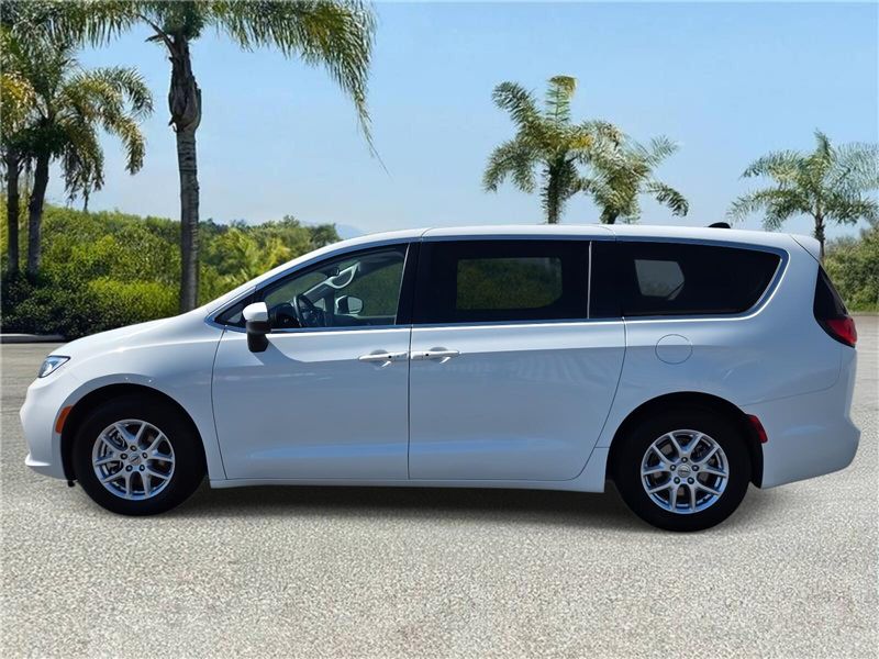 Used 2023 Chrysler Pacifica Touring L FWD