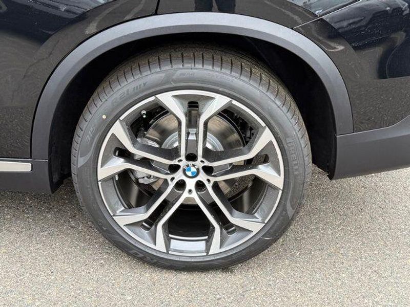 New 2026 BMW X5 sDrive40iImage 14