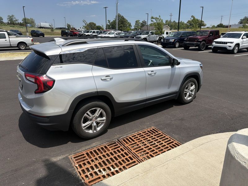 Used 2022 GMC Terrain SLEImage 9