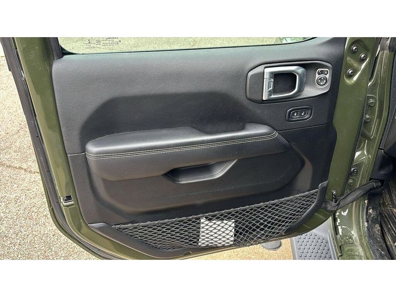 Used 2021 Jeep Wrangler Unlimited SaharaImage 6