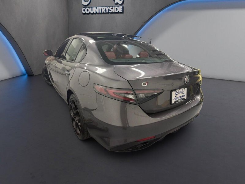 Used 2024 Alfa Romeo Giulia Veloce AWD w/Sunroof & NavImage 9