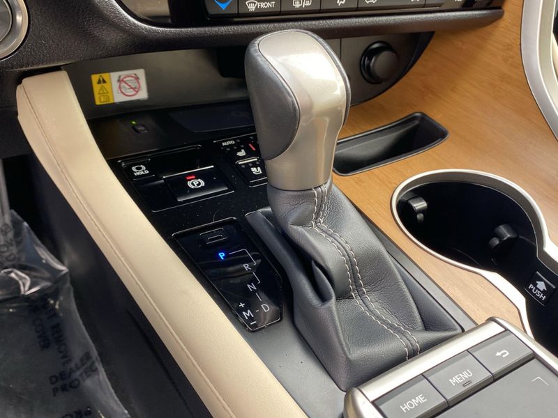 2022 Lexus RX 350Image 25
