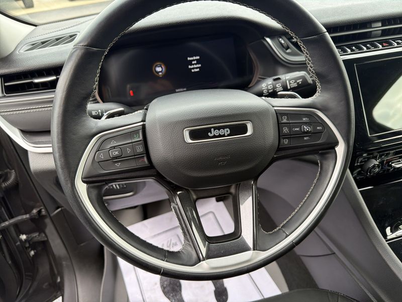 Used 2022 Jeep Grand Cherokee LaredoImage 23