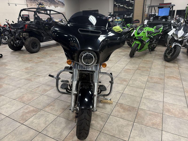 Used 2016 Harley-Davidson STREET GLIDE Image 12