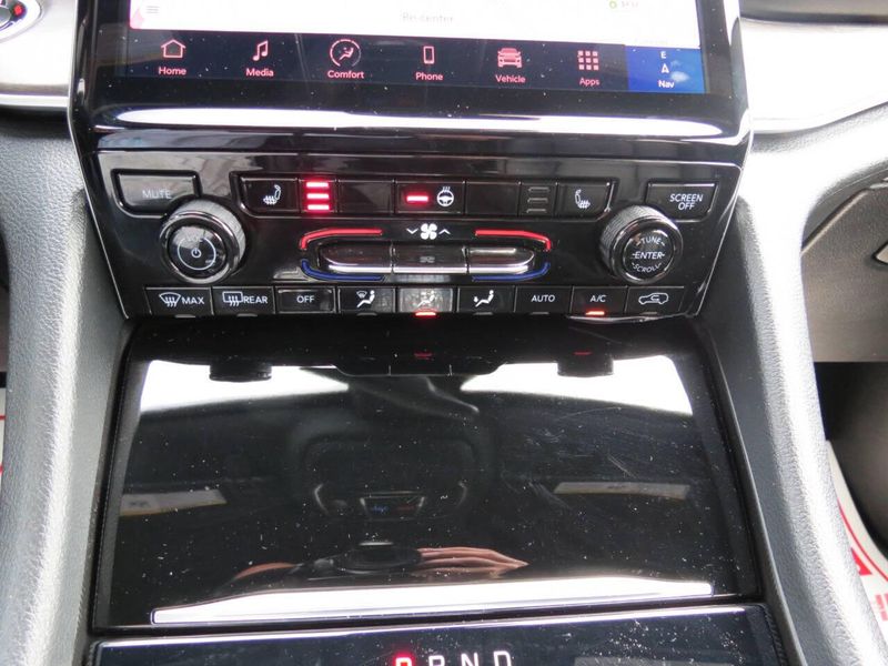 Used 2025 Jeep Grand Cherokee Limited 4x4 4dr SUVImage 14