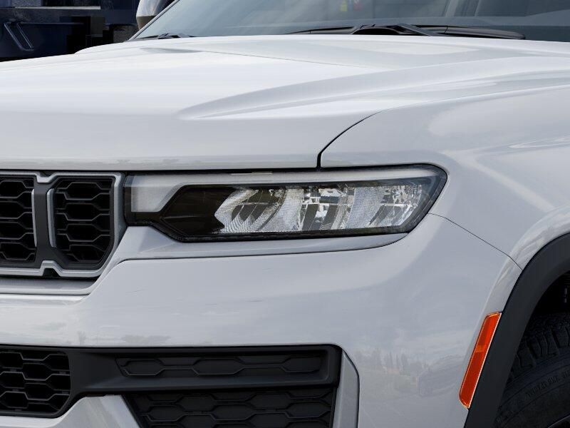 New 2026 Jeep Grand Cherokee Laredo Altitude 4x4