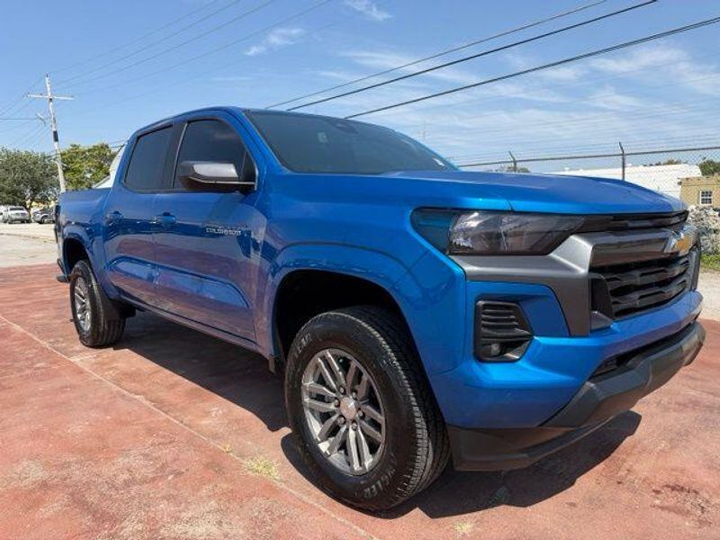 Used 2024 Chevrolet Colorado LTImage 3