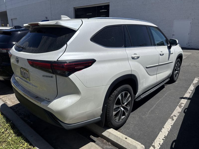 Used 2020 Toyota Highlander Hybrid XLEImage 4