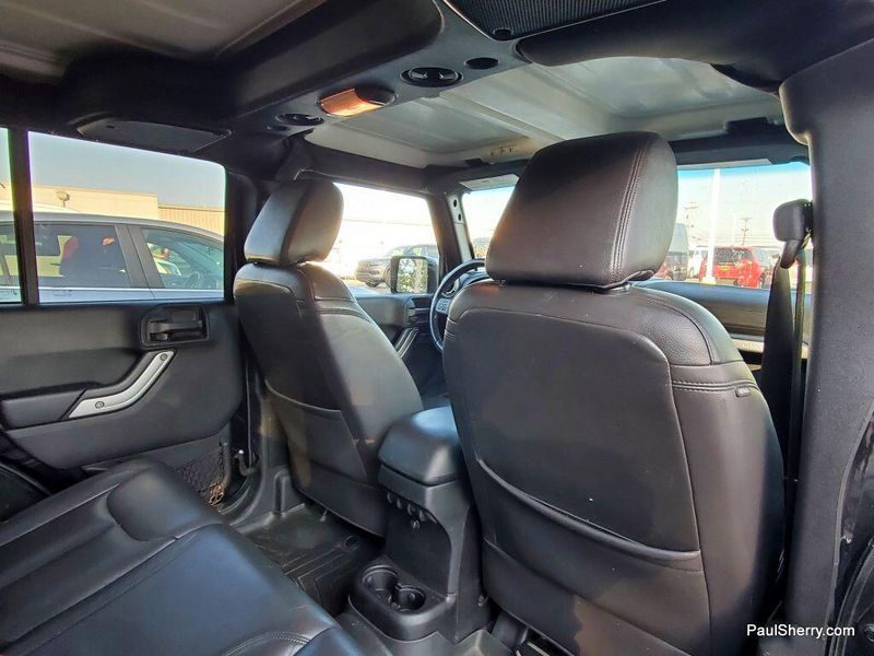 2015 Jeep Wrangler Sahara photo 15