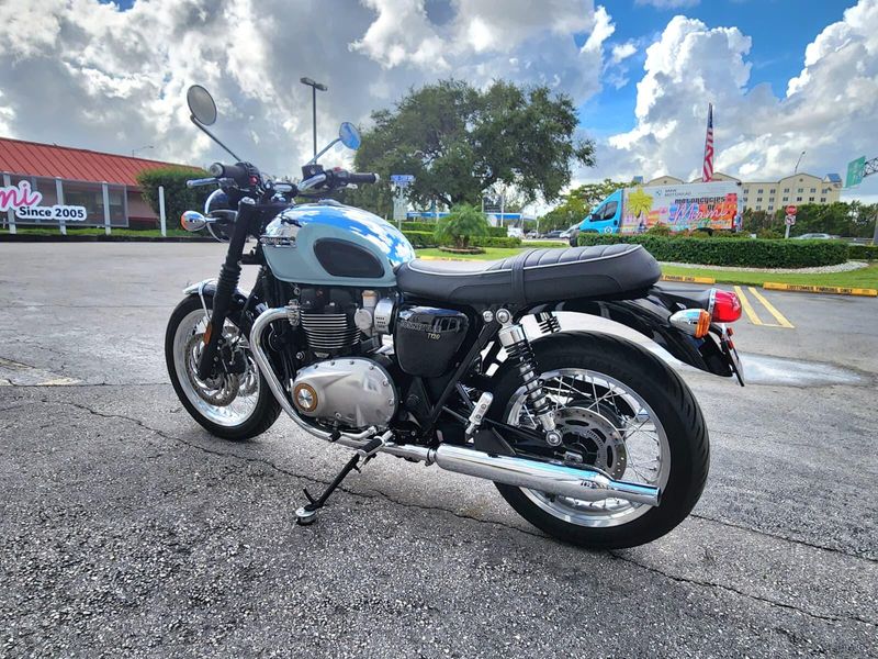 Used 2023 Triumph Bonneville Image 6