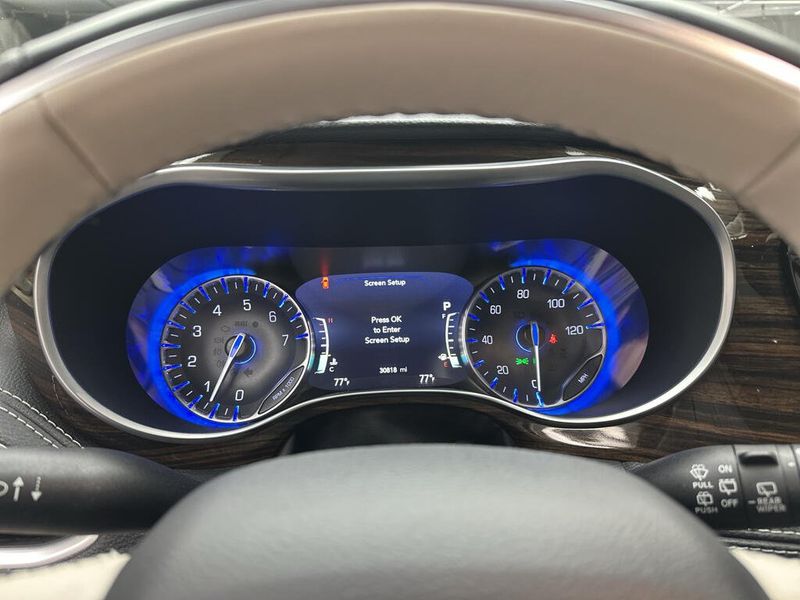 Used 2021 Chrysler Pacifica LimitedImage 5