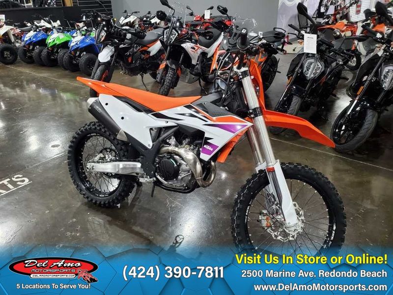 2024 KTM 450 SX-F  in a ORANGE exterior color. Del Amo Motorsports of Redondo Beach (424) 304-1660 delamomotorsports.com 