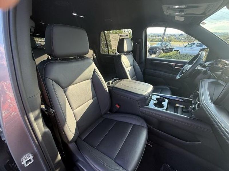 2025 Chevrolet Tahoe Z71 photo 4