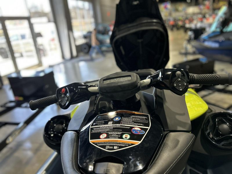 2025 Sea-Doo RXP-X 325 (SOUND SYSTEM) Image 8