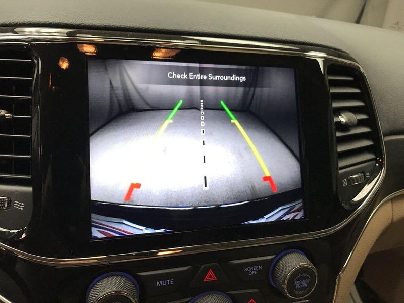 Used 2021 Jeep Grand Cherokee LimitedImage 11