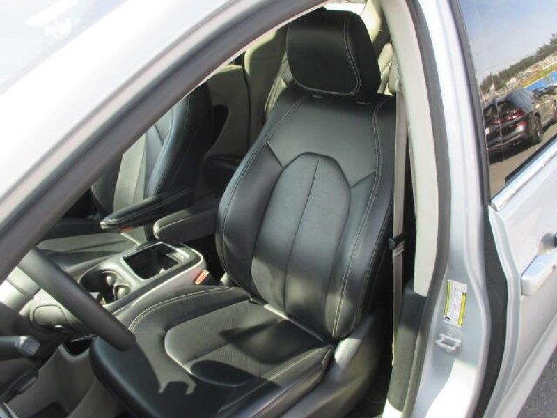 2023 Chrysler Pacifica Touring LImage 14