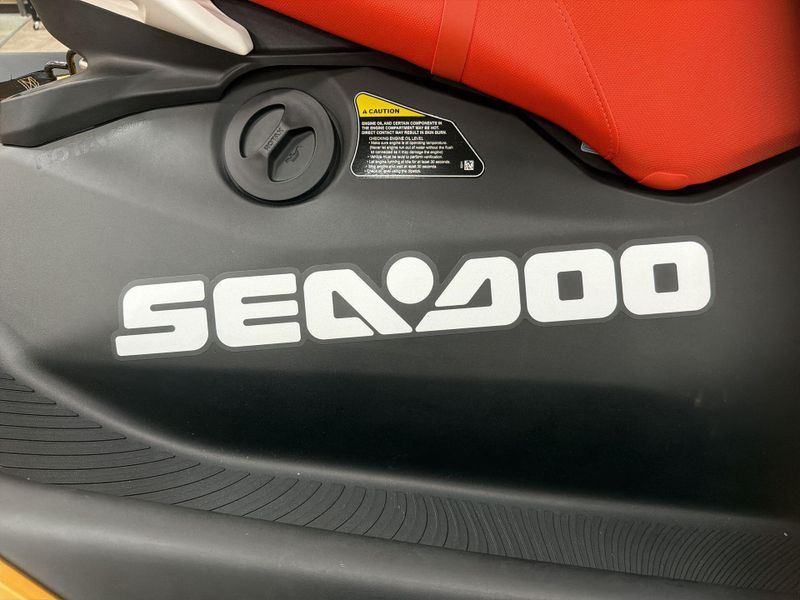 New 2026 Sea-Doo SPARK FOR 3 90 CONVENIENCE PACKAGE (SOUND SYSTEM) Image 23