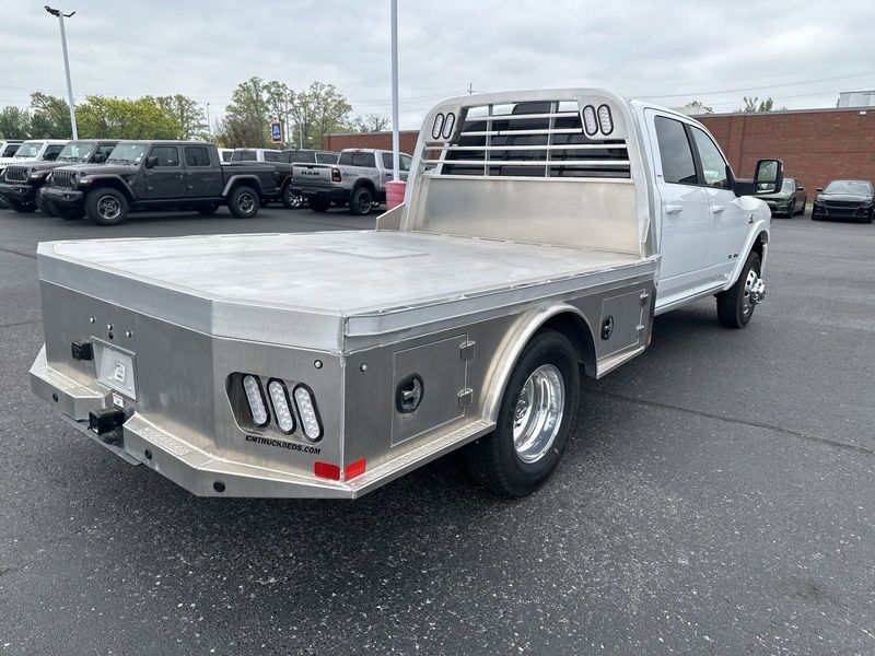 2024 RAM 3500 Laramie Crew Cab Chassis 4x4 60