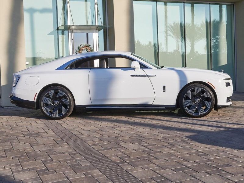 2025 Rolls-Royce Spectre Image 9