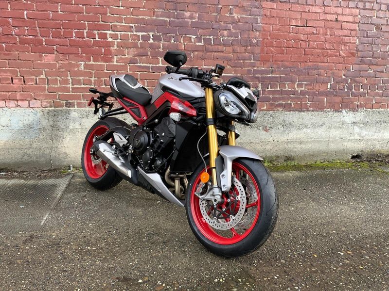 2026 Triumph STREET TRIPLE 765 RX