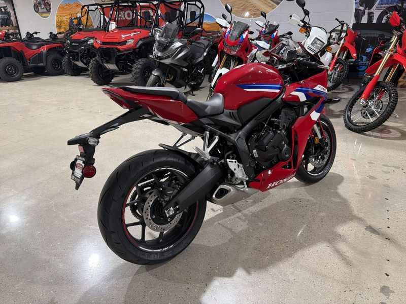 New 2026 Honda CBR650R E-CLUTCH Image 17