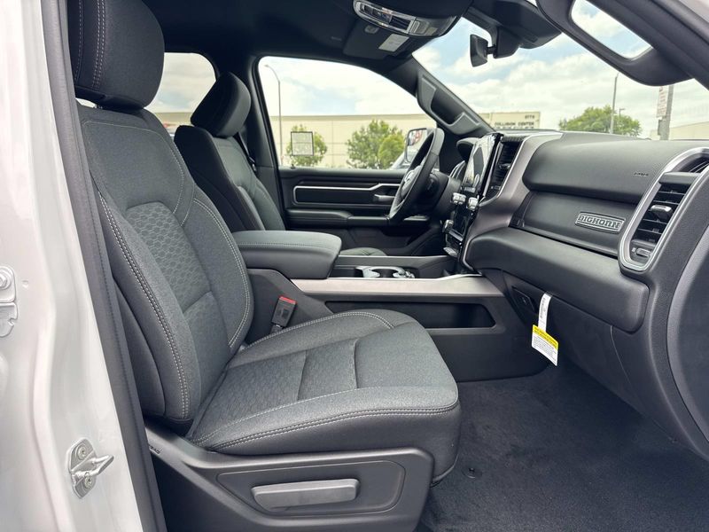 New 2026 RAM 1500 Big Horn Crew Cab 4x2 5'7' Box