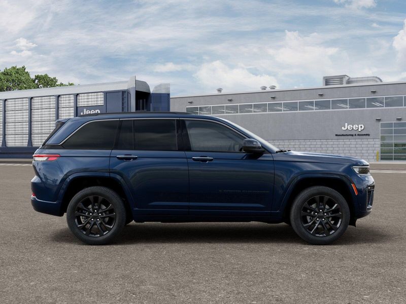 New 2026 Jeep Grand Cherokee Limited Reserve 4x4Image 12