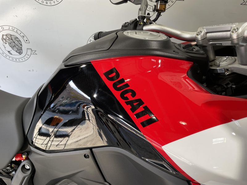 2023 Ducati V4 PIKES PEAK