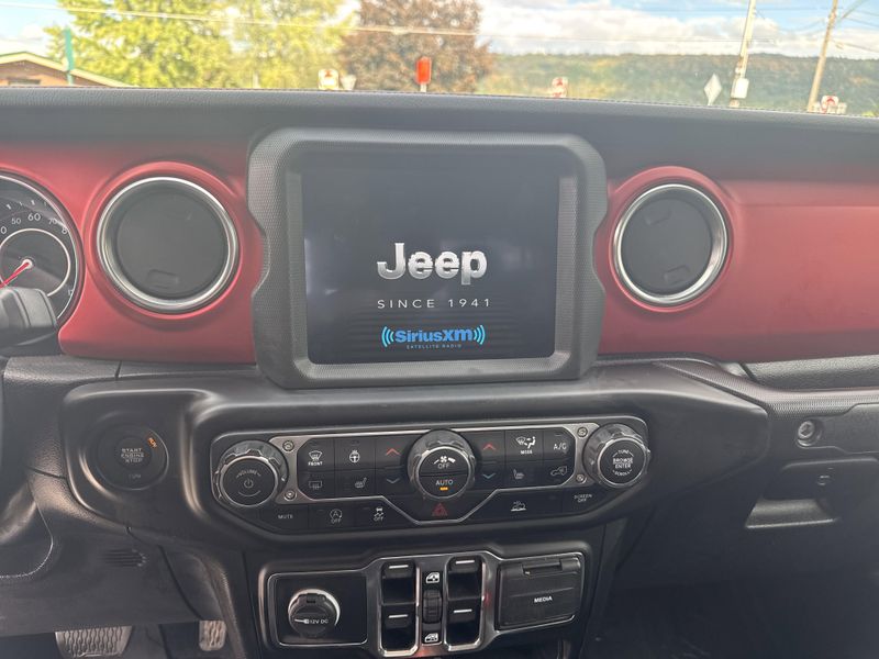 2022 Jeep Gladiator Rubicon photo 15