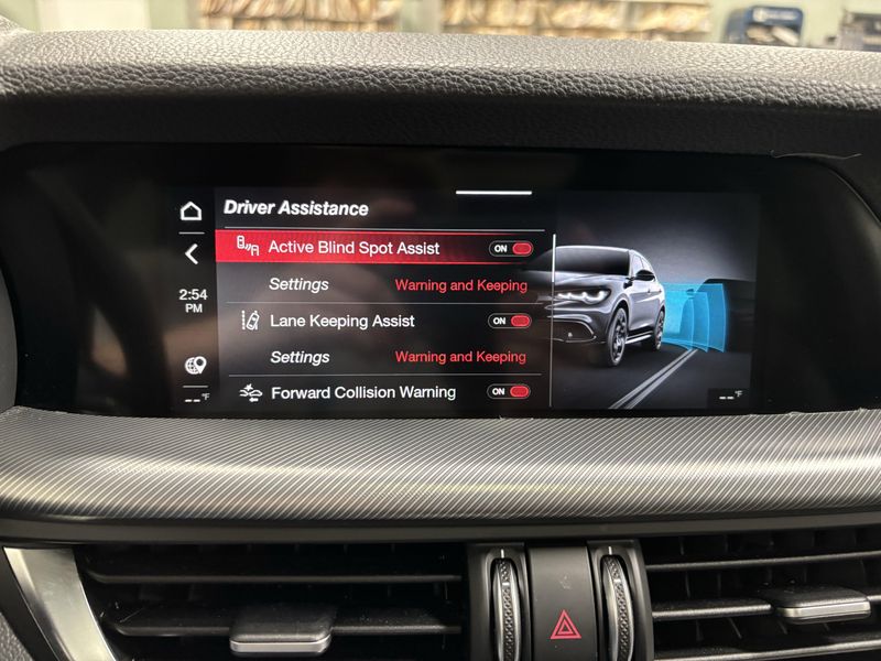 2024 Alfa Romeo Stelvio Ti AWD w/Activ AsstImage 21