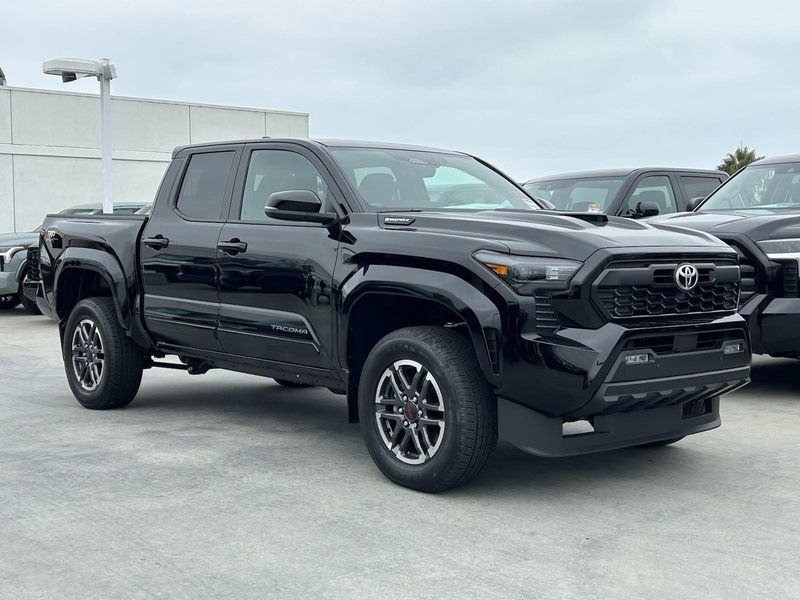 2024 Toyota Tacoma TRD Sport HybridImage 2