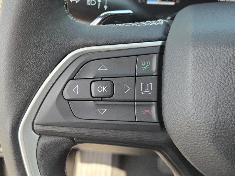 Used 2023 Jeep Grand Cherokee Altitude 4x4